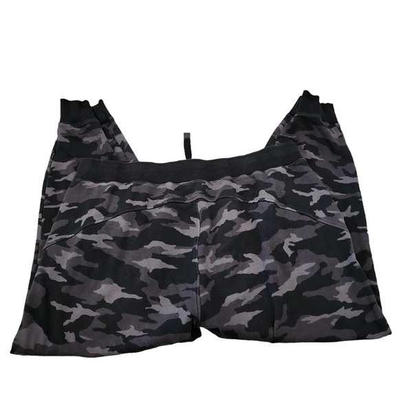 Athleta black camo women's size 2X capri sweatpants - Picture 2 of 7